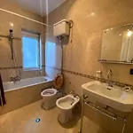 Hostal Blue Door *
