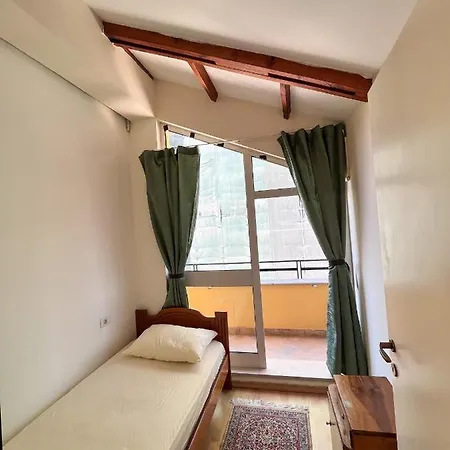 بيت شباب Blue Door تيرانا