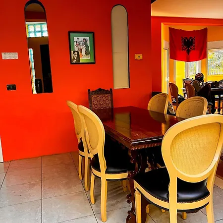 بيت شباب Blue Door