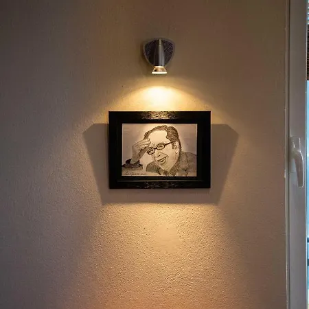 بيت شباب Blue Door