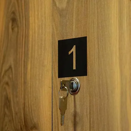 Blue Door تيرانا