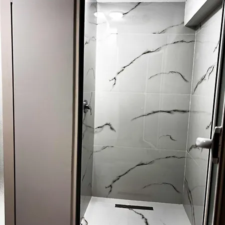 بيت شباب Blue Door