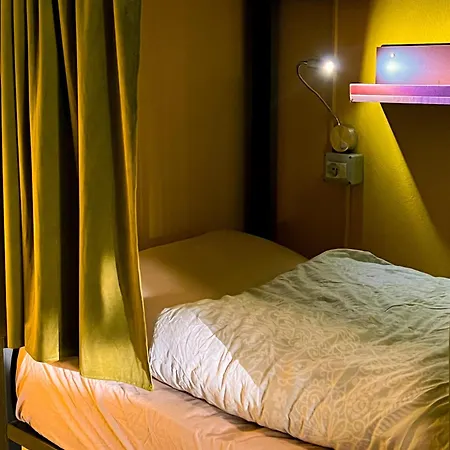 بيت شباب Blue Door