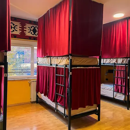 Blue Door بيت شباب