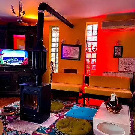 بيت شباب Blue Door