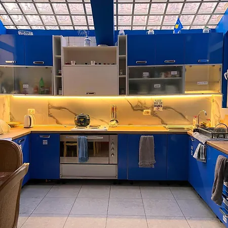 بيت شباب Blue Door